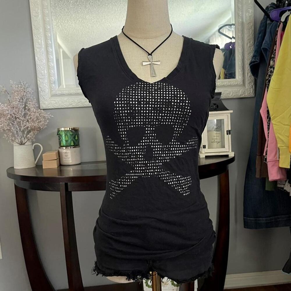Y2k grunge skull shirt